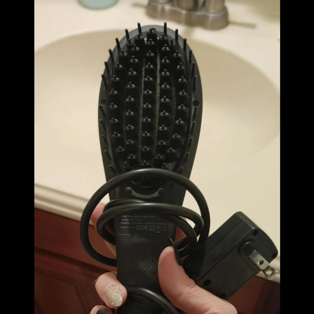 Foxy bae brush straightener